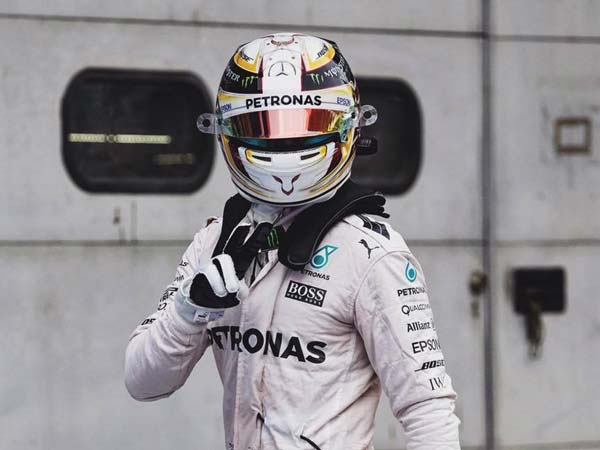 Hamilton Feels ‘Helpless’ Against Time To Defend F1 Title