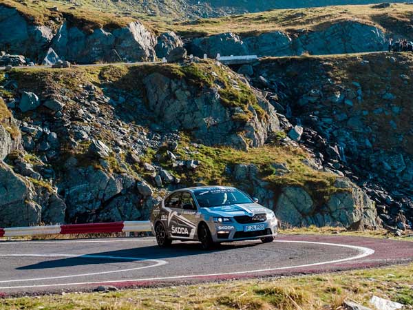 Skoda Octavia vRS Beats Ferrari 458 Italia's Time