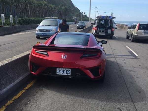 The Very First Honda/ Acura NSX Sports Car Crash Recorded