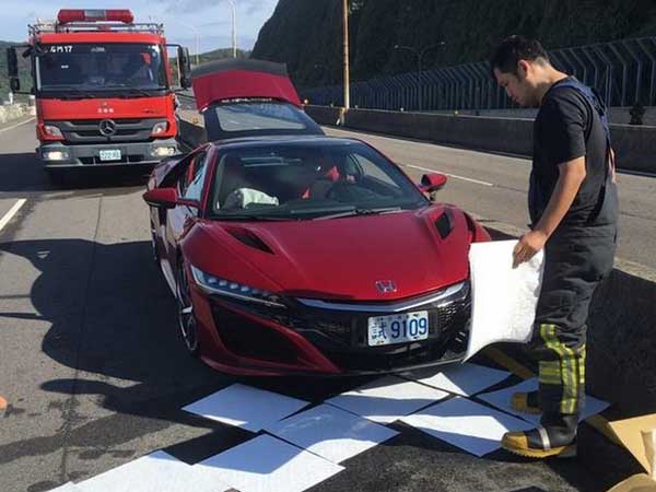 The Very First Honda/ Acura NSX Sports Car Crash Recorded