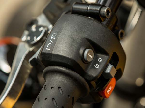 2016 Intermot Motorcycle Show: Triumph Showcases Street Cup, T100 And T100 Black