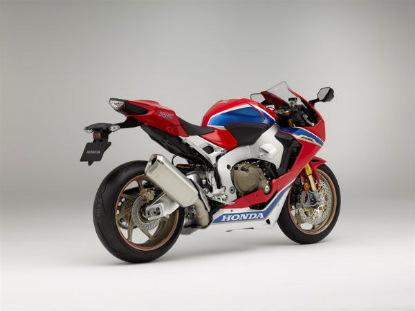 2016 Intermot Motorcycle Show: Honda CBR1000RR Fireblade SP Unveiled