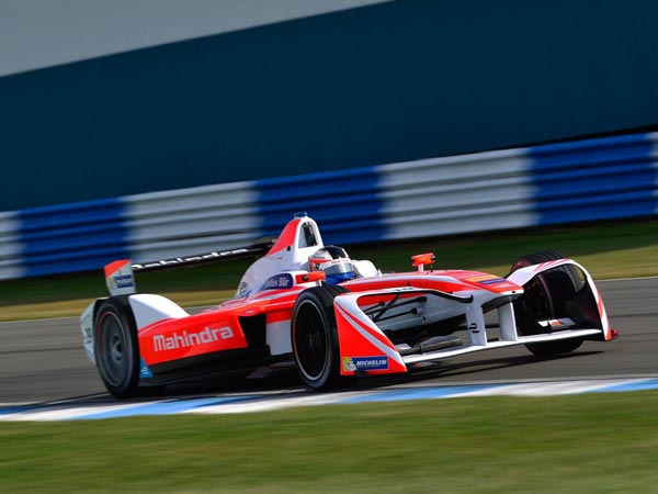 Mercedes-Benz Signs A Very Special Racing Contract Mercedes-Benz Signs A Very Special Racing Contract