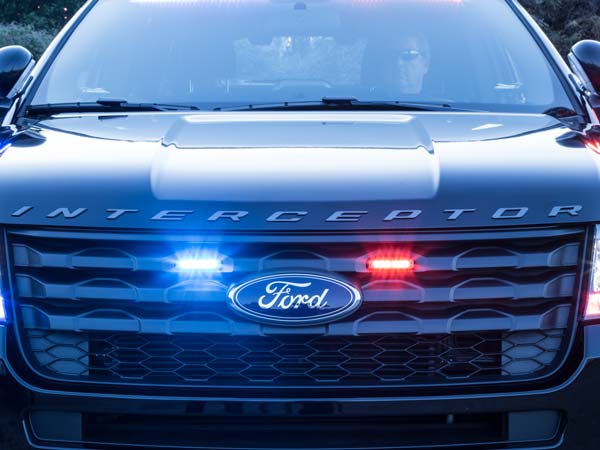 Ford Police Interceptor Runs With No Roof Lights — Spoiler!