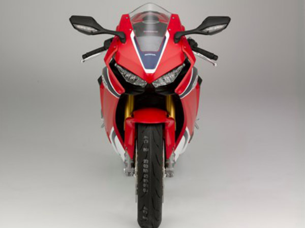 Video: 2017 CBR1000RR Fireblade Tamed By Nicky Hayden