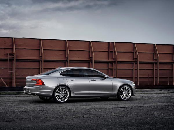 Volvo’s Cars To Talk To Each Other — Relationship Goals!