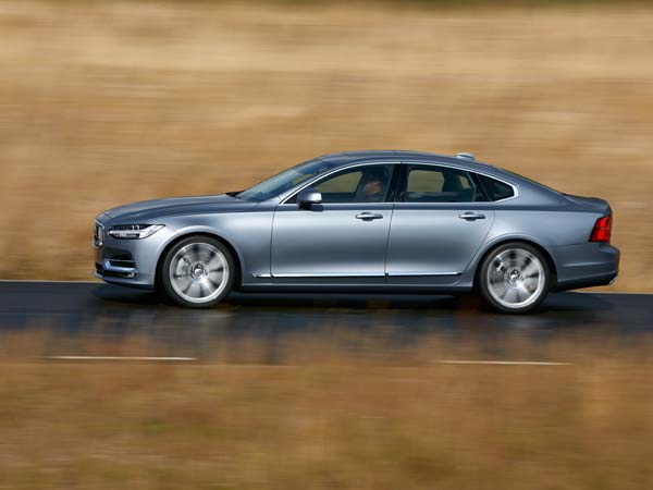 Volvo’s Cars To Talk To Each Other — Relationship Goals!