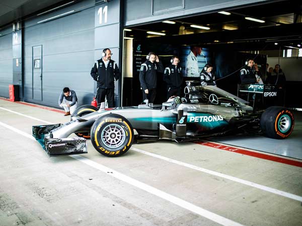 “Dream Come True” — MotoGP Champion Jorge Lorenzo Drives Mercedes F1 Car