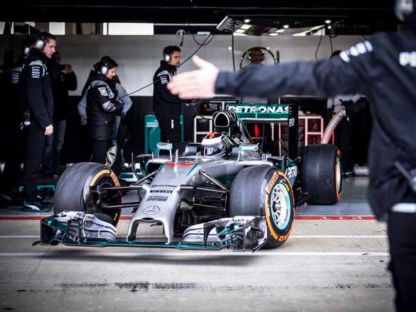 “Dream Come True” — MotoGP Champion Jorge Lorenzo Drives Mercedes F1 Car