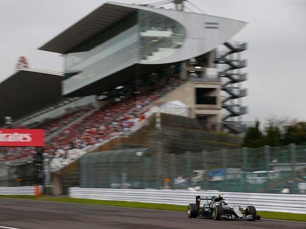Japanese Grand Prix — Nico Rosberg Takes Pole From Hamilton By A Whisker