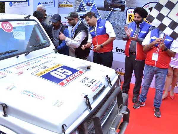 Raid de Himalaya Flagged Off From The Valley Town Of Manali