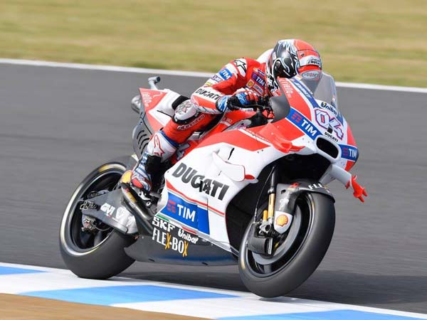 Rossi Steals Pole Position From Marquez At Motegi