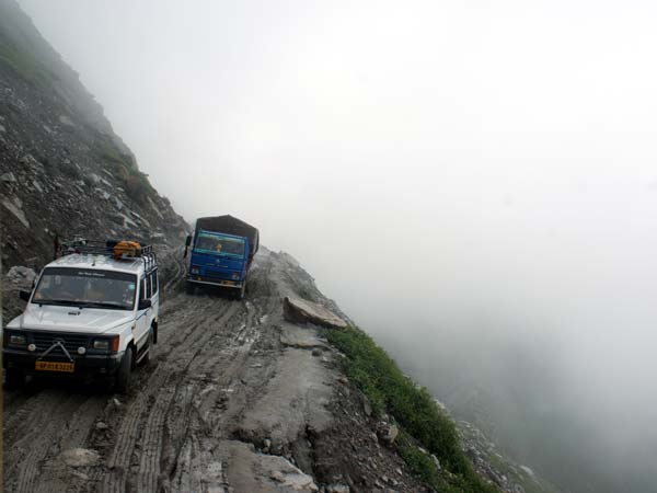 Rohtang Witnesses Its First Trial Of Electric Buses