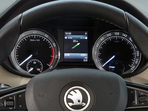 Skoda Octavia Facelift Revealed — New Top Form