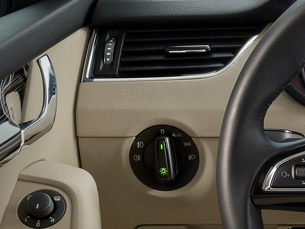 Skoda Octavia Facelift Revealed — New Top Form