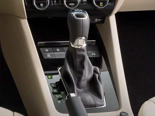 Skoda Octavia Facelift Revealed — New Top Form