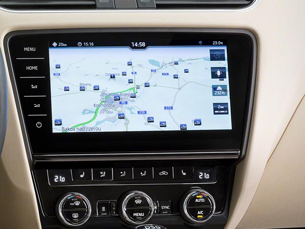 Skoda Octavia Facelift Revealed — New Top Form