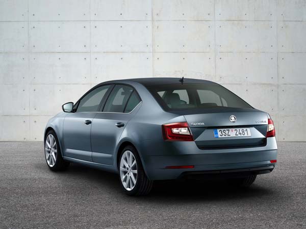 Skoda Octavia Facelift Revealed — New Top Form