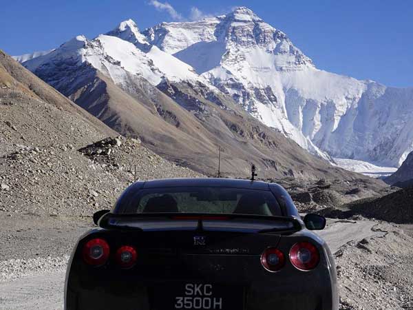Man Drives Nissan GT-R To Mount Everest