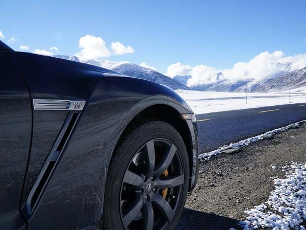 Man Drives Nissan GT-R To Mount Everest