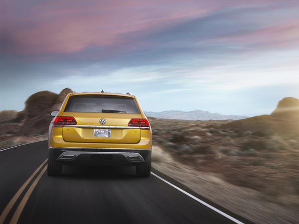 2018 Volkswagen Atlas Crossover Unveiled — Massive Is An Understatement!