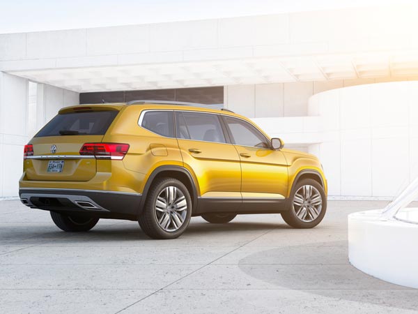 2018 Volkswagen Atlas Crossover Unveiled — Massive Is An Understatement!