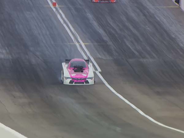 Watch An 8,000hp Car Pull Off A Perfect Wheelie Watch An 8,000hp Car Pull Off A Perfect Wheelie