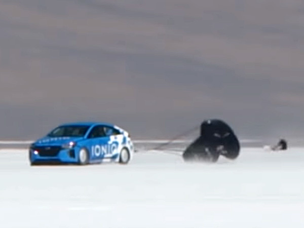 Hyundai Ioniq Hybrid Breaks Land Speed Record At The Famous Bonneville Flats