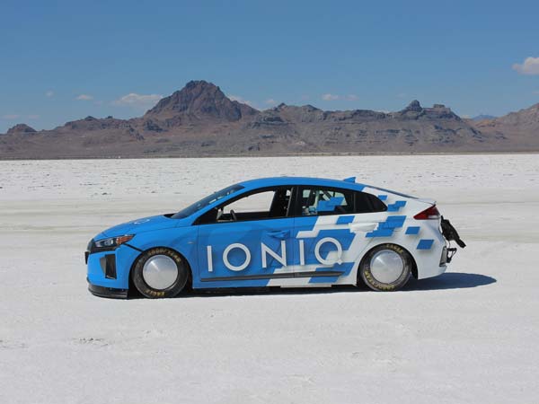 Hyundai Ioniq Hybrid Breaks Land Speed Record At The Famous Bonneville Flats
