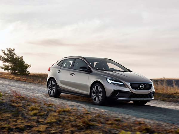 Volvo To Launch Updated Versions Of The V40 And V40 Cross Country — Here’s Complete Details