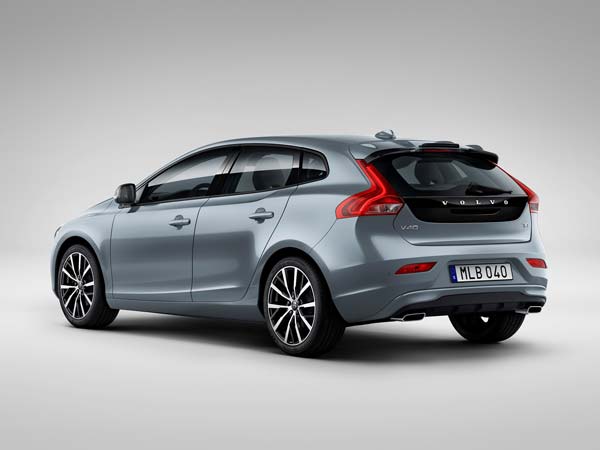 Volvo To Launch Updated Versions Of The V40 And V40 Cross Country — Here’s Complete Details