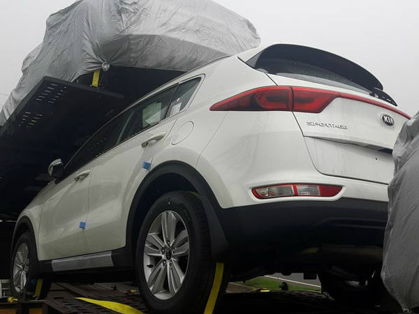 Kia Sportage And Sorento SUV Spotted In India