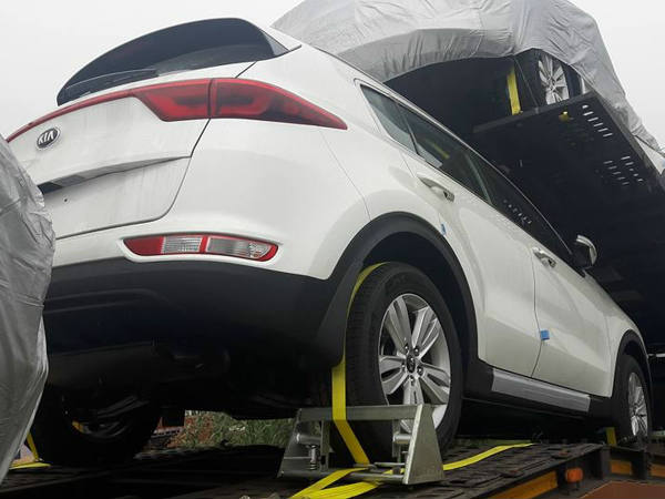 Kia Sportage And Sorento SUV Spotted In India