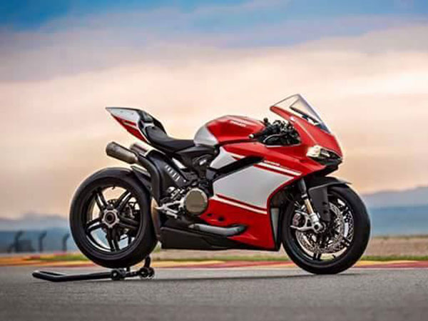 Ducati Unveils Its All-New 1299 Superleggera Prior To Official Debut
