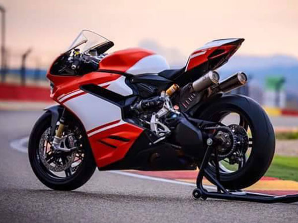 Ducati Unveils Its All-New 1299 Superleggera Prior To Official Debut