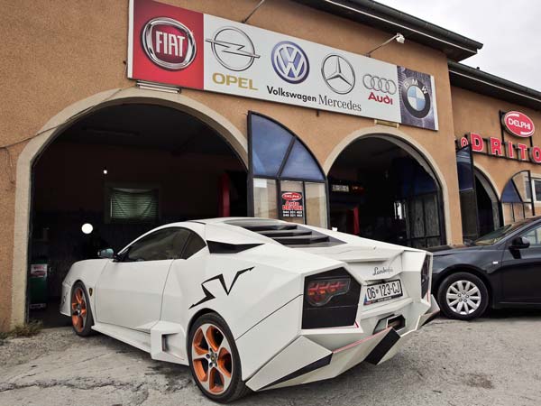 This Sports Car Enthusiast Couldn’t Afford A Supercar, So He Built A Lamborghini