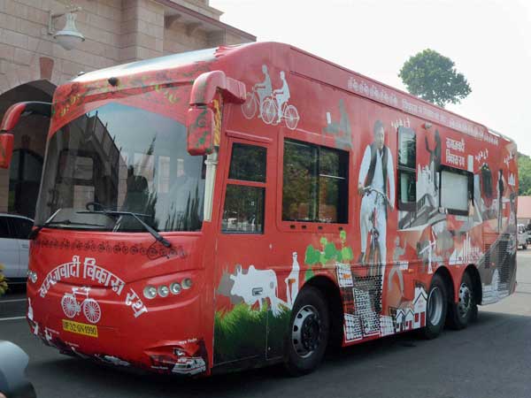 Here’s A Peek Into CM Akhilesh Yadav’s Exotic Bus