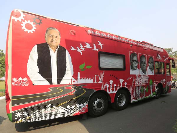 Here’s A Peek Into CM Akhilesh Yadav’s Exotic Bus