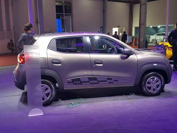 Renault Kwid AMT Official Brochures Surfaces Online; Mileage Details Revealed