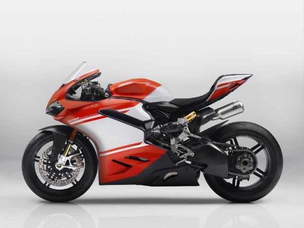 EICMA 2016: Ducati 1299 Superleggera Unveiled 