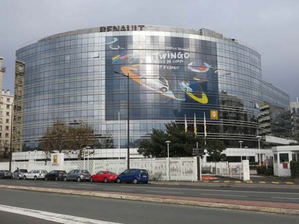 Renault Might Be Staring At A Probe Just Like Volkswagen Renault Might Be Staring At A Probe Just Like Volkswagen