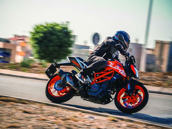 2016 EICMA Motorcycle Show: 2017 KTM Duke 390 Unveiled
