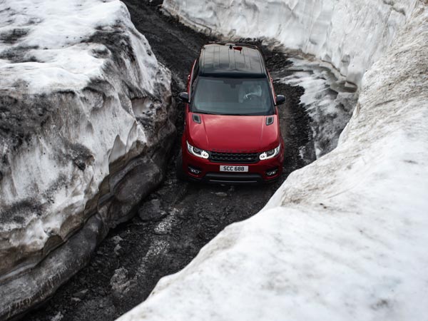 Range Rover Sport Takes On The Inferno Downhill Challenge With Former Stig Ben Collins At The Wheel Range Rover Sport Takes On The Inferno Downhill Challenge With Former Stig Ben Collins At The Wheel