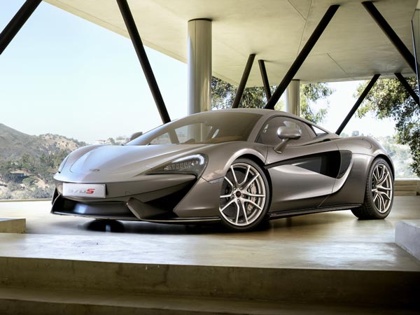 Dubai Police Recruits Audi Supercars To Its Patrol Fleet