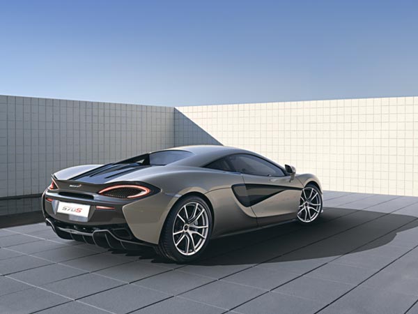 Dubai Police Recruits Audi Supercars To Its Patrol Fleet