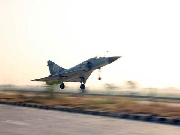 Indian Air Force To Land 8 Fighter Jets On The Agra-Lucknow Expressway