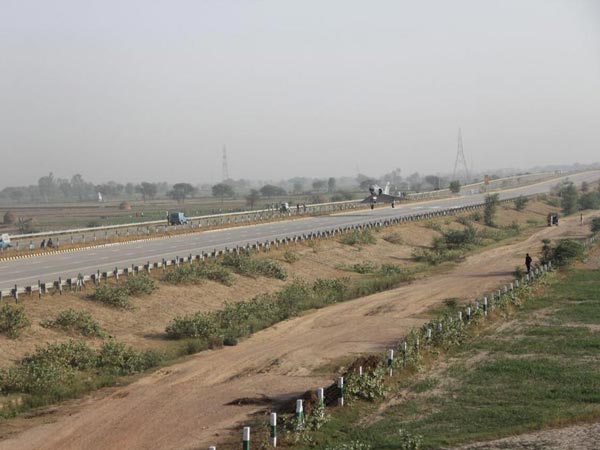 Indian Air Force To Land 8 Fighter Jets On The Agra-Lucknow Expressway