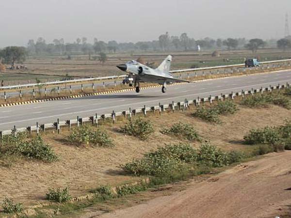 Indian Air Force To Land 8 Fighter Jets On The Agra-Lucknow Expressway