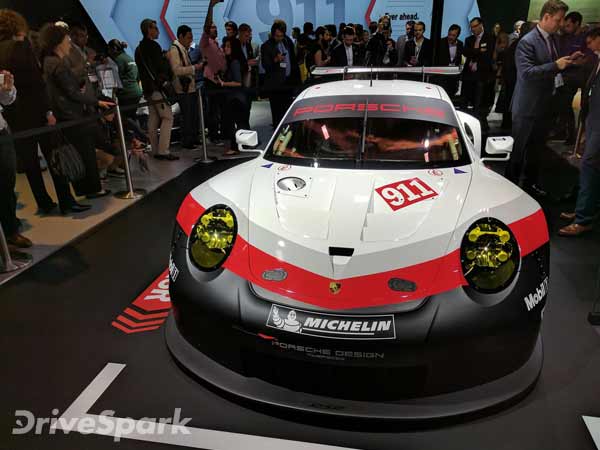 Los Angeles Auto Show 2016: Porsche Unveils 911 RSR Race Car