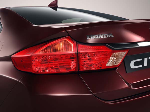 New Skoda Rapid vs Honda City — Battle For Supremacy! New Skoda Rapid vs Honda City — Battle For Supremacy!